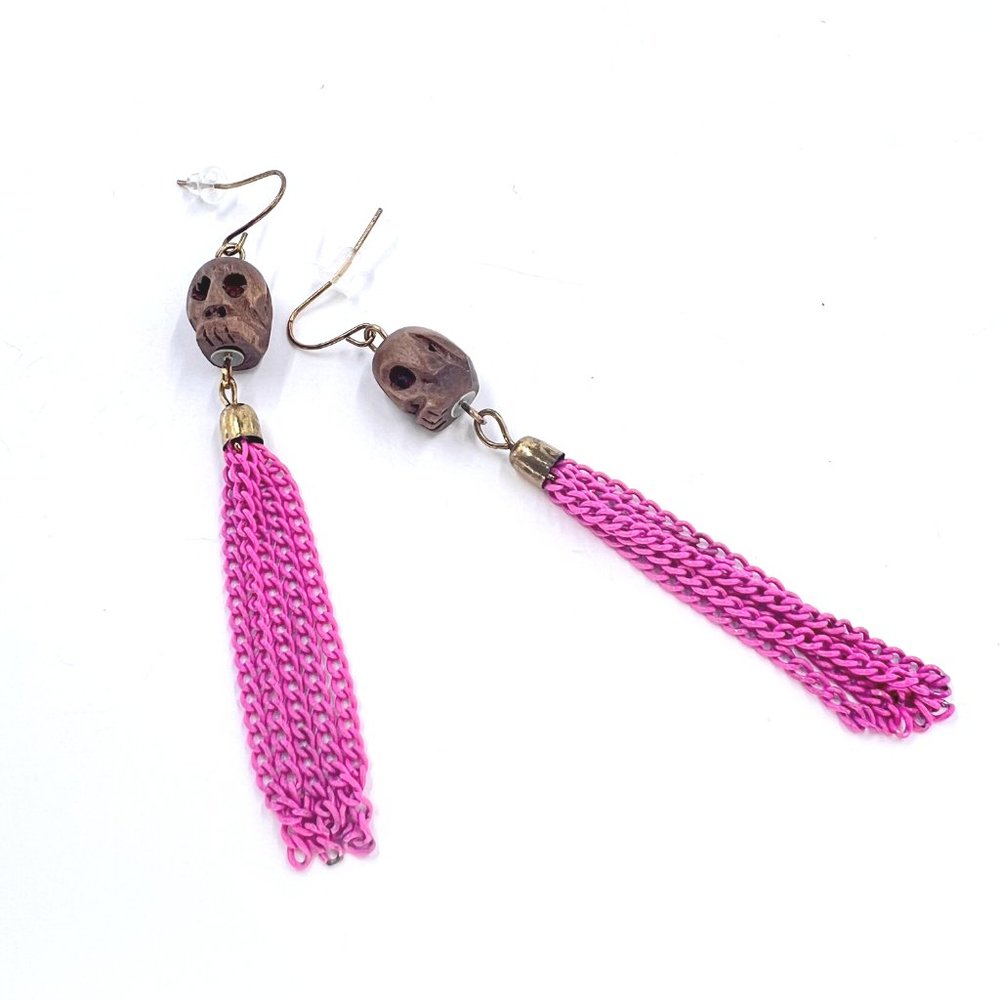 NWT – Charming Charlie – Carved Wooden Skull Pink Chain Dangle Fishhook Earrings